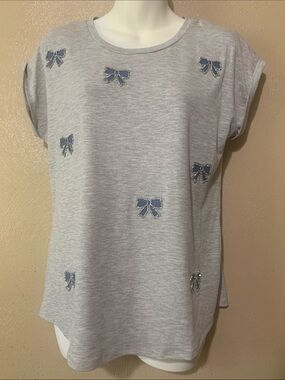 31. Mesh + Love size S Light Gray Tee with Blue Bow Embellishments NWT